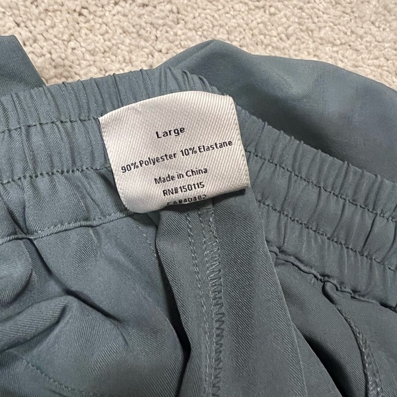 Varley - EUC - Barket Woven Shorts - Large - Green - Picture 3 of 3